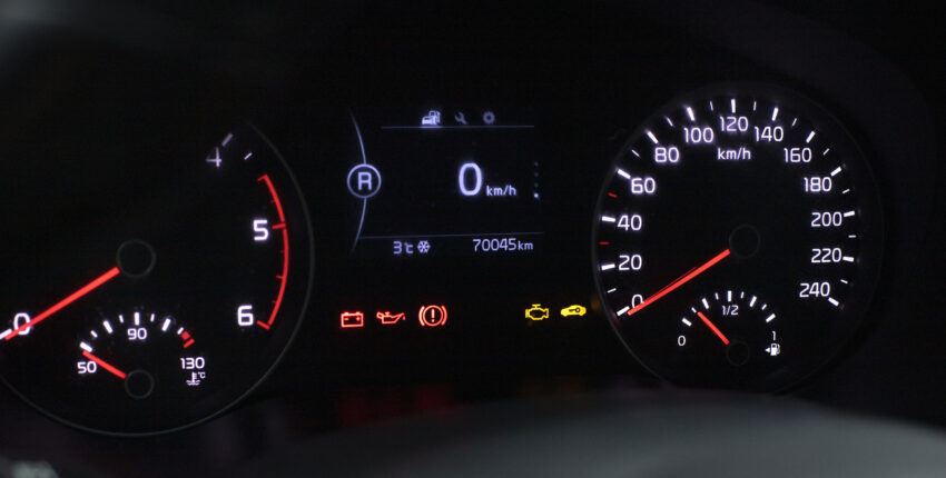 close-up-fuel-level-gauge-vehicle (1)